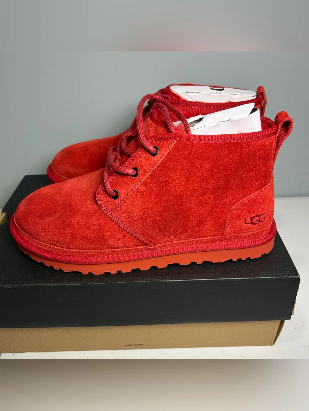 UGG Men’s Neumel Chukka Lace Up Ankle Boots Samba Red NEW Size 9